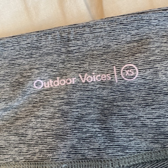 Outdoor Voices 7/8 Tri-Tone Leggings in Graphite/Ash/Dove - Picture 5 of 9